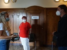 Impfstelle_GTH_210820.jpg Laura Schlufter, Cornelia Wanderer, Sascha Bilay